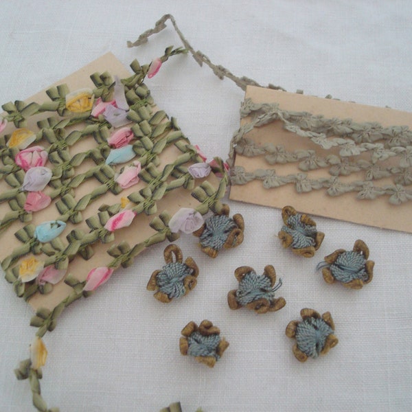 Ensemble anciens rubans de soie rococo et fleurs de passementerie