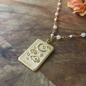 Collana di carte dei tarocchi lunari, collana di luna crescente, collana lunare, collana celeste, gioielli mistici, ciondolo simbolo dei tarocchi, gioielli stregati