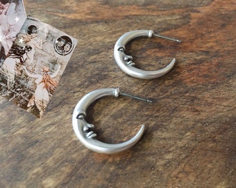 Crescent Moon Hoop Earrings, Half Moon Earrings, Celestial Earrings, Moon Huggie Earrings, Crescent Moon Earrings, Minimal Earrings