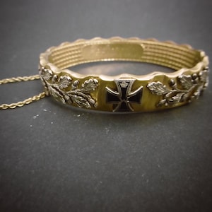 Beautiful bangle made from an original garnet ring, in memory of WWI 1914/15
