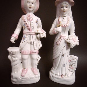 Enchanting baroque couple made of porcelain, height approx. 25 cm