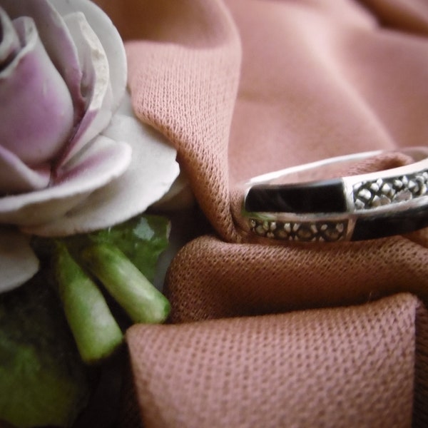 Wunderschöner zarter Ring 925er Silber mit schwarzen Onyx, Ø 17,5 mm