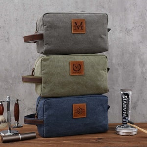 Trousse de toilette personnalisée pour homme, kit Monogram Dopp, idées cadeaux Groomsman, trousse de rasage pour homme, cadeau personnalisé pour homme, trousse de toilette en toile lavée