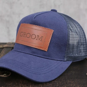 Anpassad hatt med läderlapp för bröllop, bröllopspresent till marskalken, svensexapresent, perfekt present till brudgum/best man/marskalken