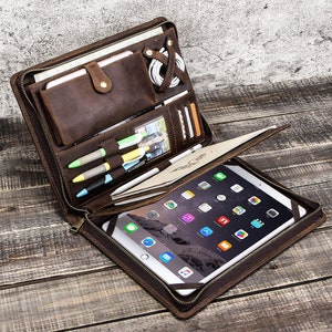 Regali personalizzati per Groomsman Padfolio in pelle invecchiata Portafoglio in pelle con monogramma per uomo Custodia per iPad Porta iPad in pelle