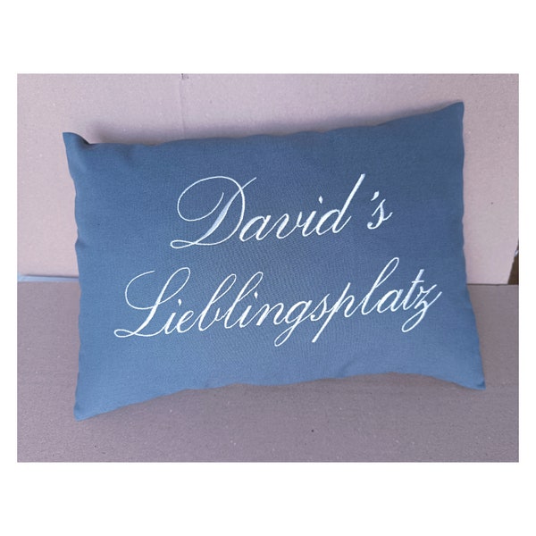 Kissen bestickt mit Lieblingsplatz mit Namen Polster/Wunschtext/kissen mit text besticken lassen/Namenskissen beige