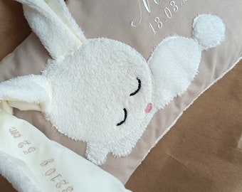 Geburtskissen mit Größe und Gewicht/Namenskissen beige/Kissen mit Namen und Hase und Flauschrückseite, Geschenk Baby Geburtsdaten