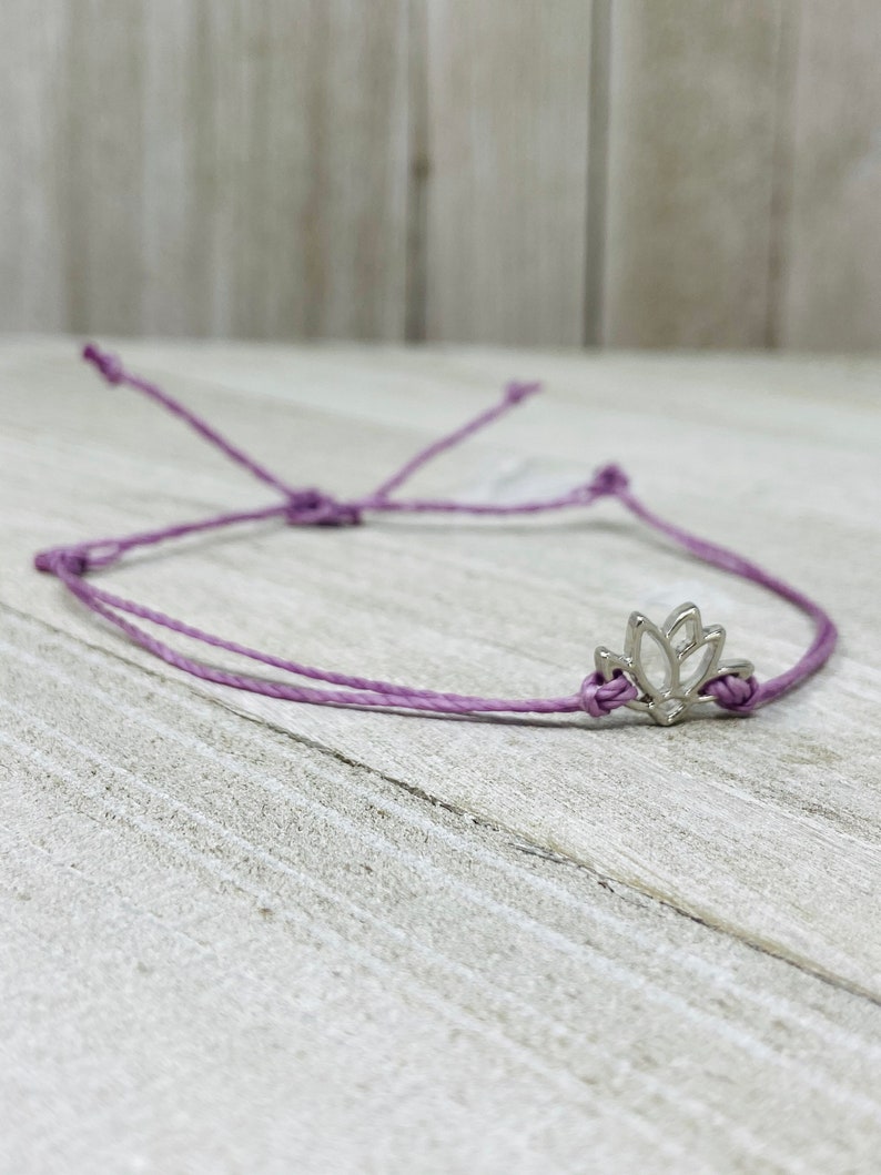 Surfer Bracelets Pura Vida Style Waterproof Bracelets Friendship Bracelets Lotus Flower Bracelet Adjustable String Bracelets