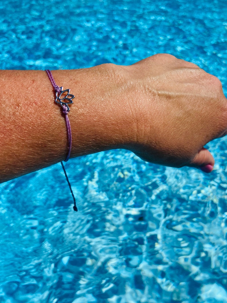 Surfer Bracelets Pura Vida Style Waterproof Bracelets Friendship Bracelets Lotus Flower Bracelet Adjustable String Bracelets
