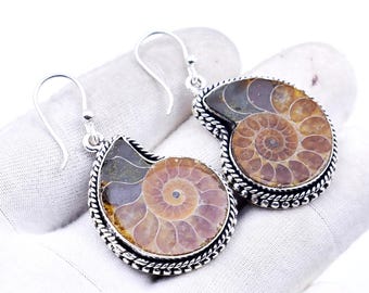 Pendientes de plata de ley con fósiles de amonites: colgantes de concha en espiral estilo boho.