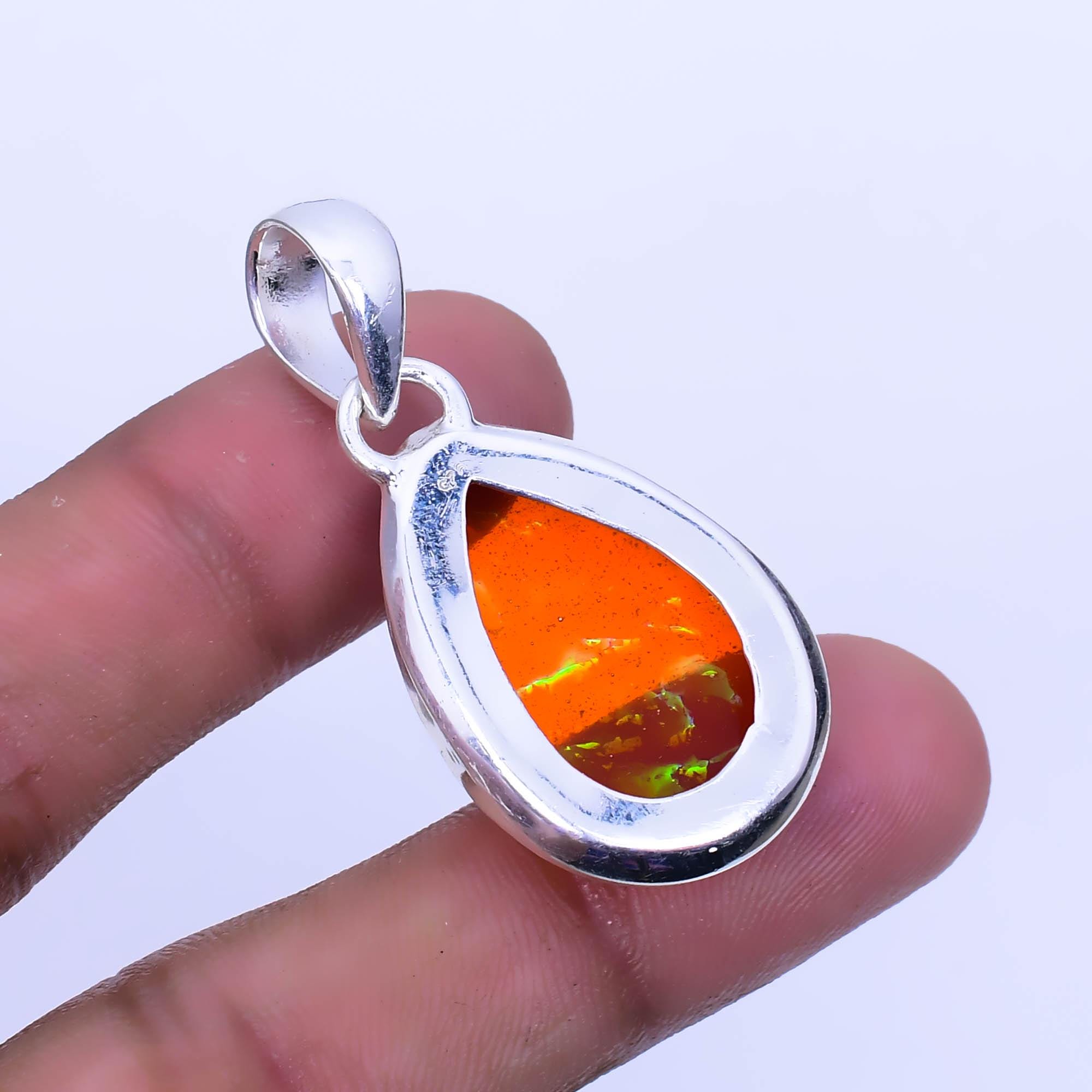 オーストラリア産トリプレットオパールペンダント：925シルバーの