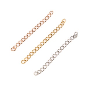 Puede incluir: Tres extensores de cadena de oro en diferentes colores: oro rosa, oro amarillo y plata. Cada extensor mide aproximadamente 5 cm de largo y tiene un diseño simple y clásico.