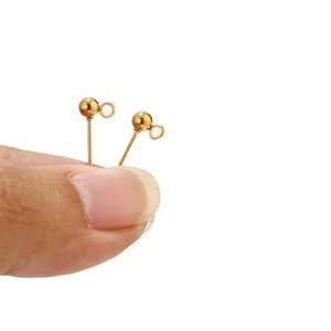 10 st. örhängesstift i rostfritt stål med guldfärgade kulor, hypoallergena gör-det-själv-örhängeskomponenter för örhängestillverkning