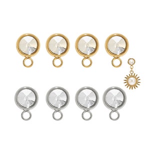 Puede incluir: Conjunto de ocho abalorios de cristal con engastes dorados y plateados. Cada abalorio presenta una cuenta de cristal redonda con un bucle para sujetarlo a joyas.