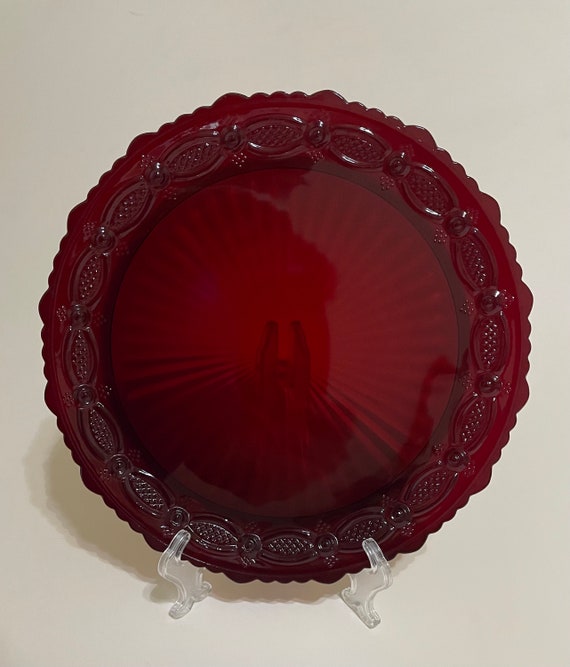 Avon Ruby Red Cape Cod Collection 10 3/4