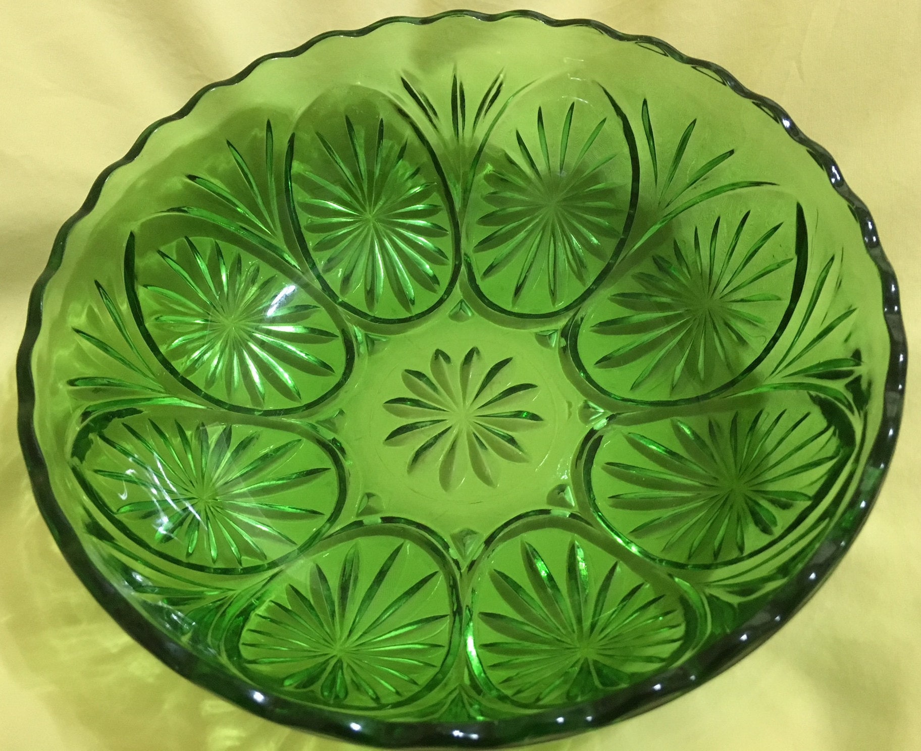 8 Green Glass Serving Bowl, Starburst Pattern, Anchor Hocking