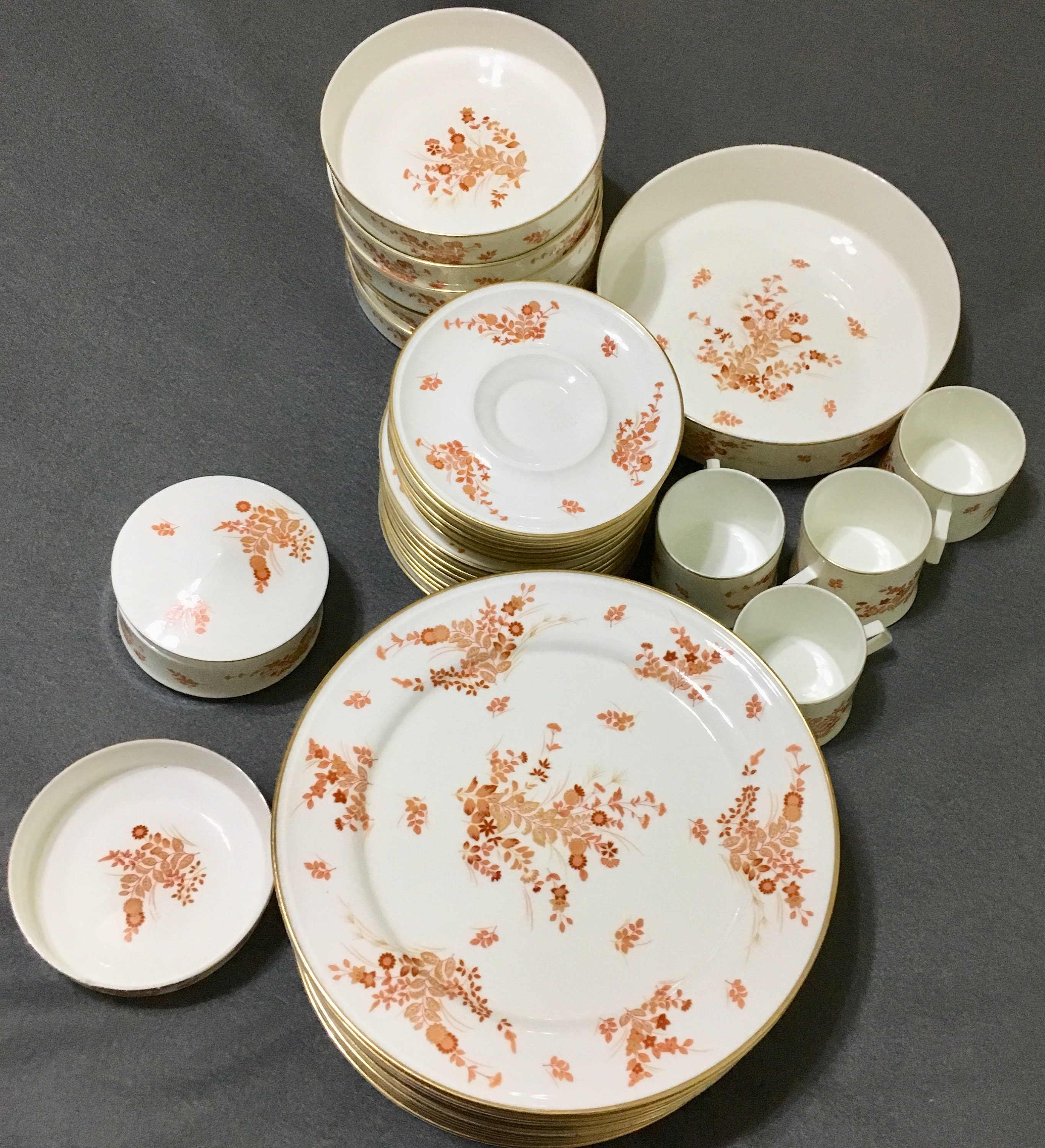 Mikasa Eastwind A4181 Bone China 40 Pieces