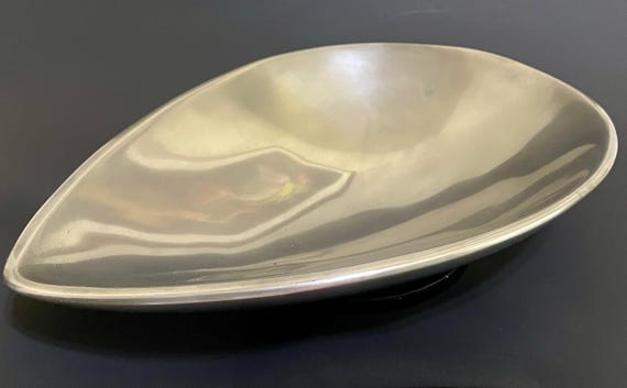 Nambe' 519A Teardrop Serving Bowl 11.75"L, 8.875"W, 2.5"T