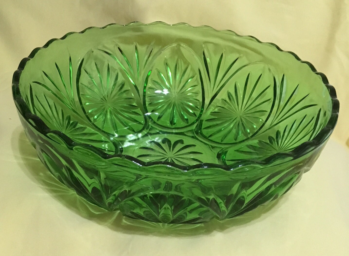8 Green Glass Serving Bowl, Starburst Pattern, Anchor Hocking