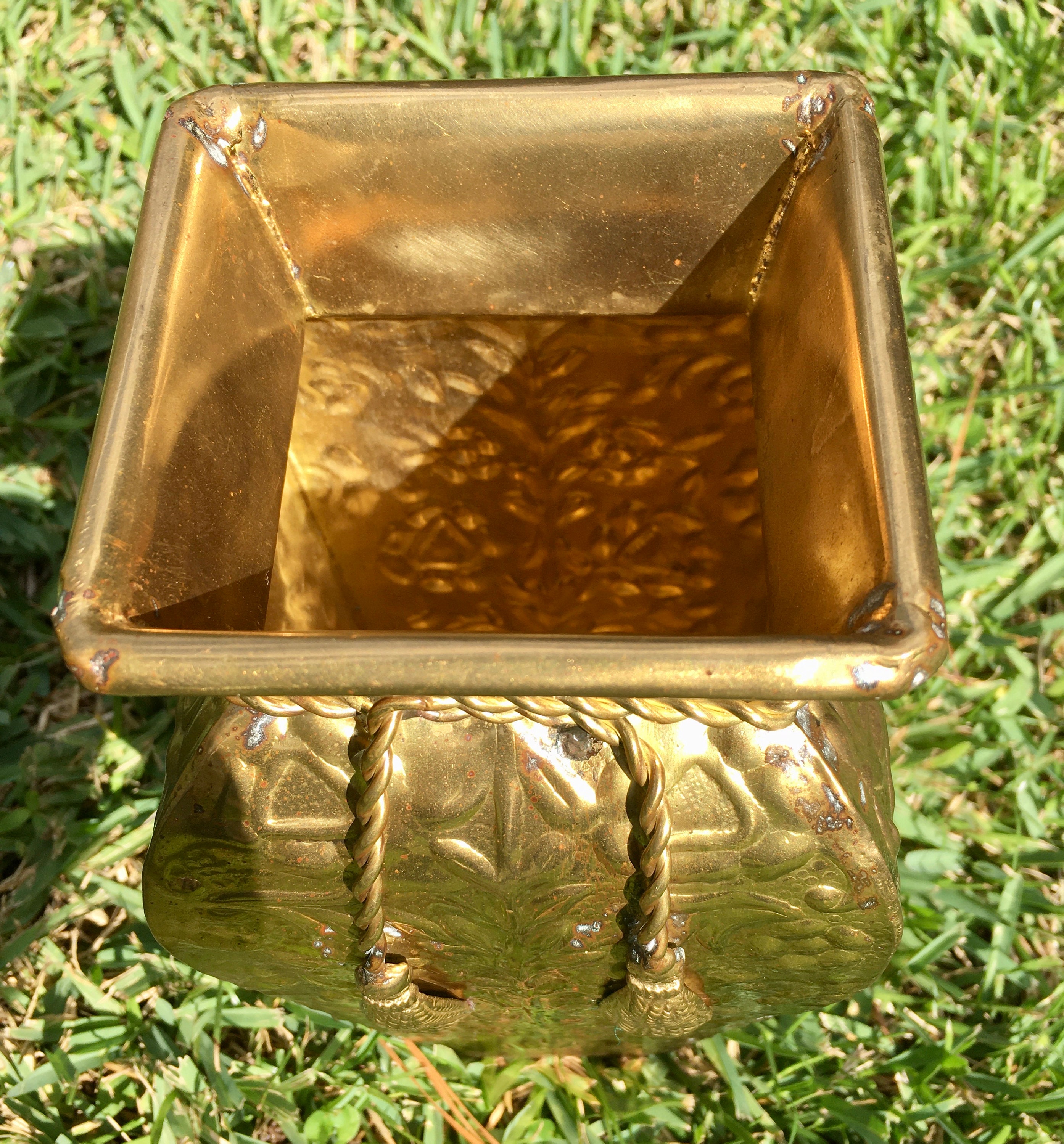 Hosley Classic Collection 10 Brass Vase with Rope