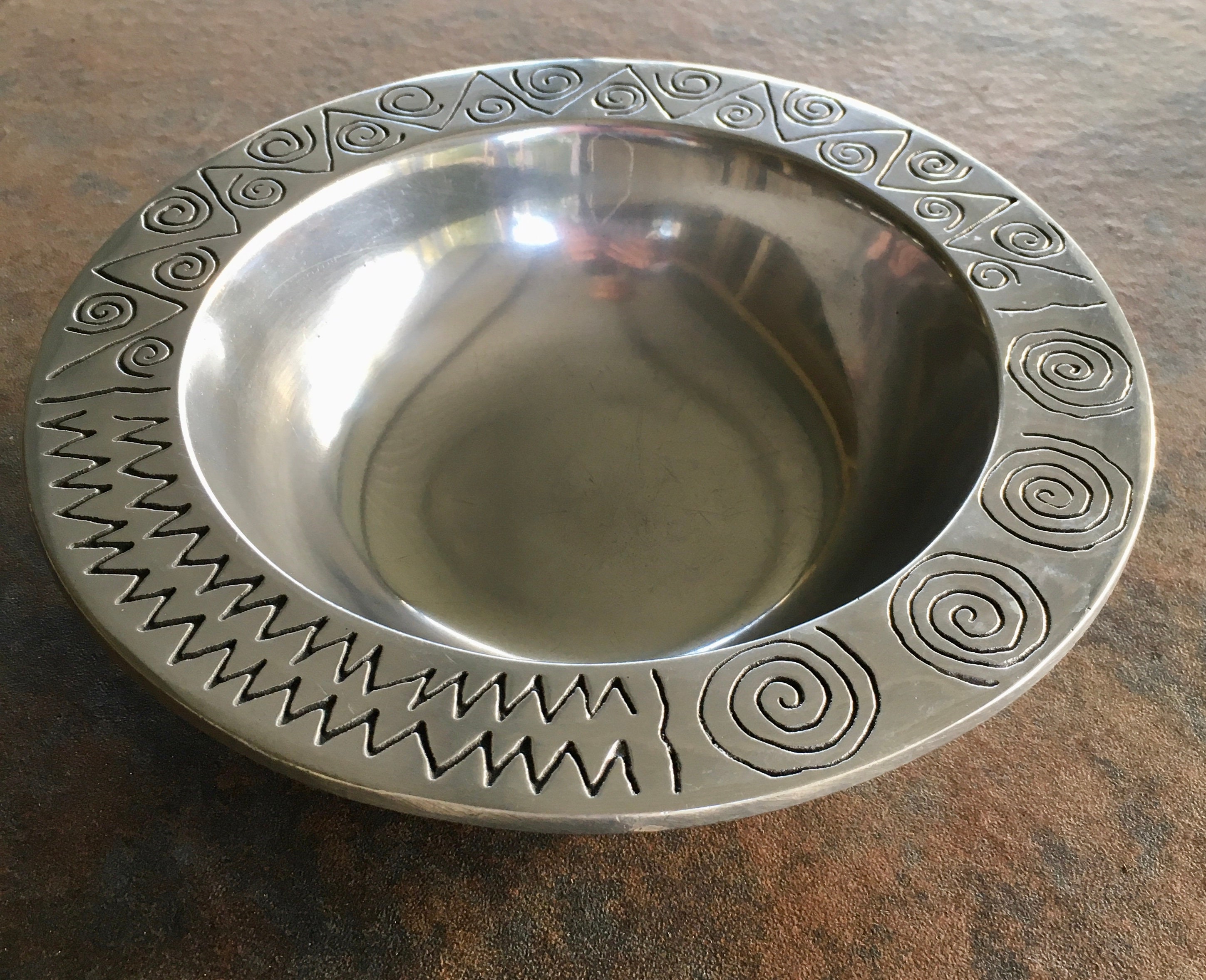 The Wilton Company Armetale RWP 10.5 Reggae Pattern Bowl Pewter