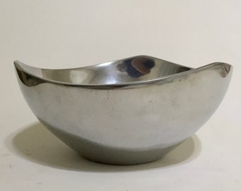 Cuenco de tres esquinas Nambe vintage: Richard K. Thomas Design, 1967