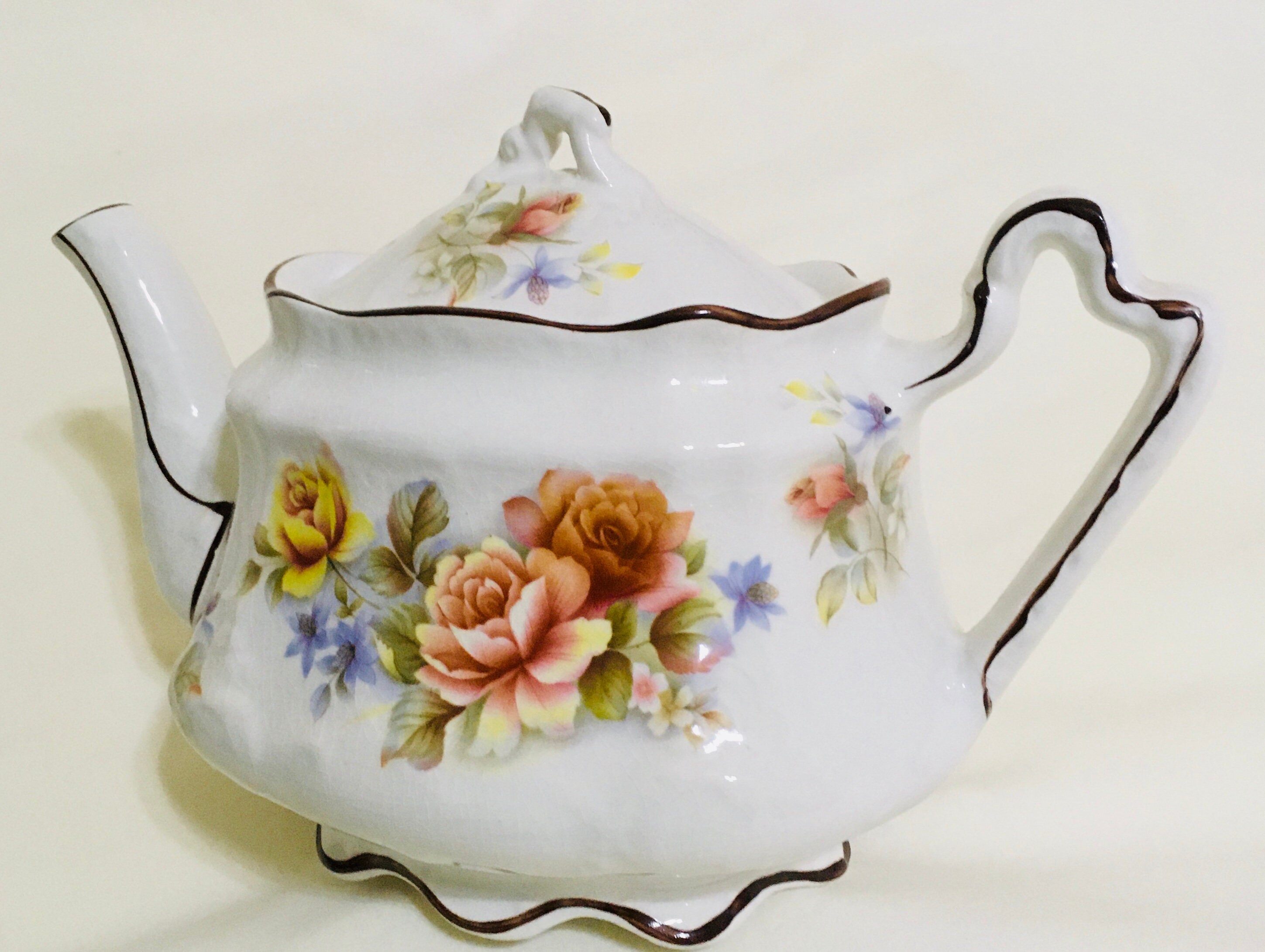 Arthur Wood Vermont Tea Pot Roses with Gold Edging Made in England