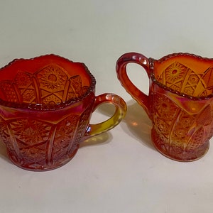Sunset Red Heirloom Karnevalsglas Sahne und Zucker Set Indiana Glass 1970er Jahre