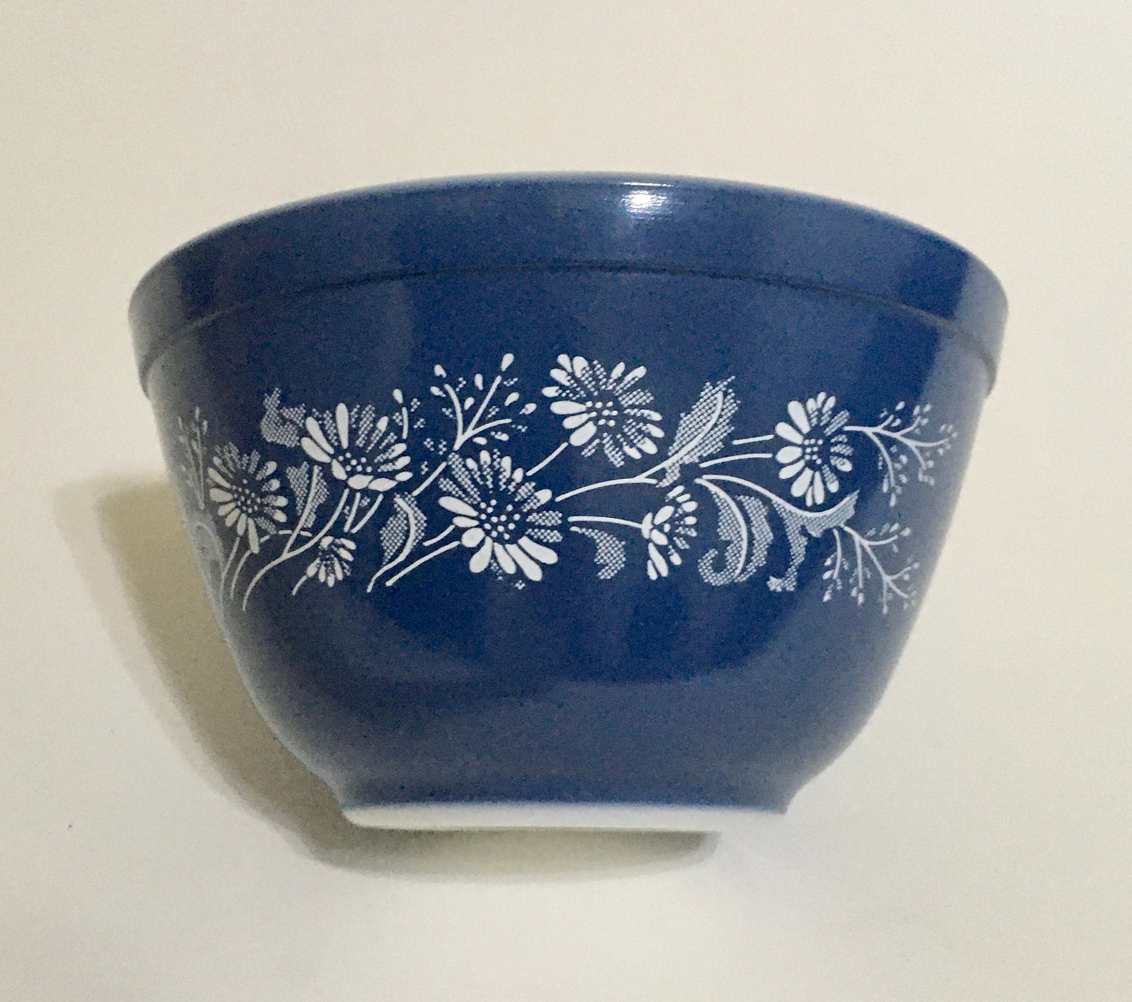 Pyrex Blue Colonial Mist 401, 750 ml Bowl 1980s