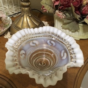 Antiguo 1904-1906 Jefferson vidrio azul claro Astro patrón opalescente con volantes plato de caramelo, cuenco