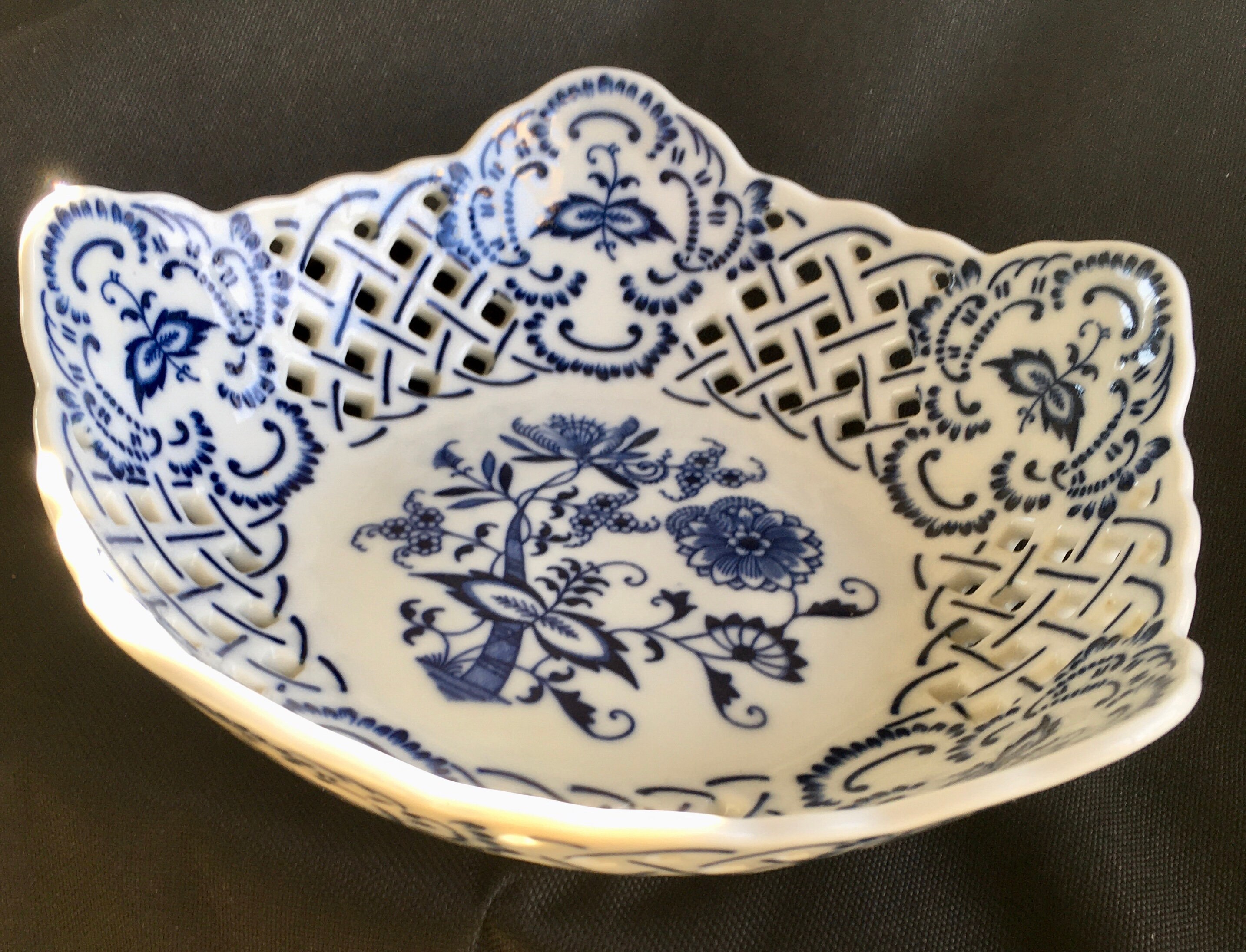 Blue Danube Pattern 99183 Blue Onion Design Pierced Open Candy Dish