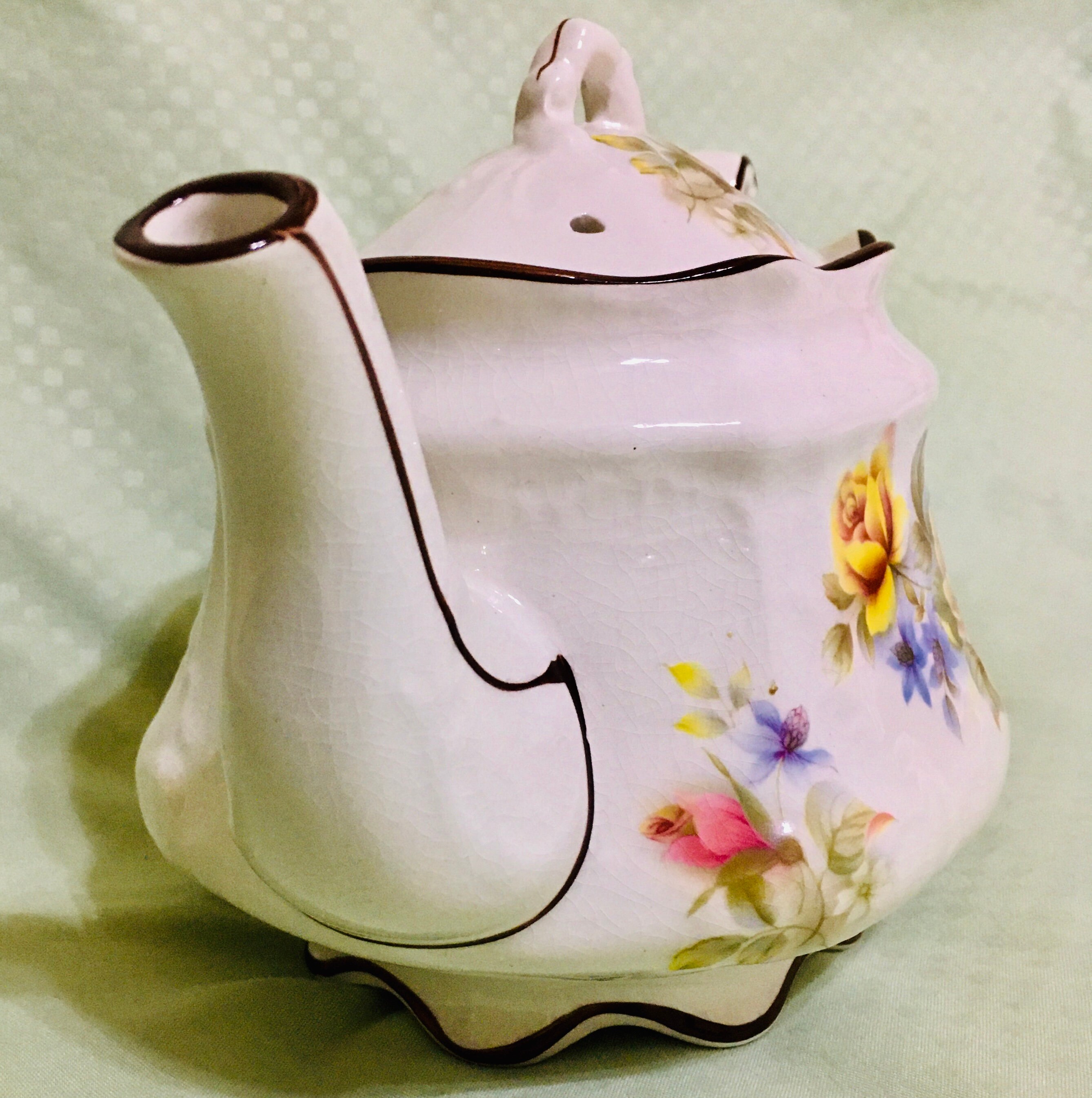 Arthur Wood Vermont Tea Pot Roses with Gold Edging Made in England