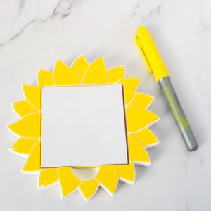 Sunflower Sticky Note Holder Sticky Pad Desk Accessory Office Decoration Bright Organizer Teacher Gift Idea Kitchen Counter Cute Stationery