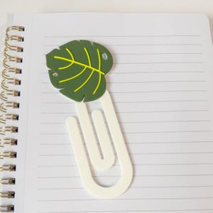 Plant Lover Gift Monstera Bookmark Tropical Leaf Design Reading Accessory Green Foliage Shape Paper Clip Holder Book Page Marker Desk Organization Tool Nature Inspired Office Supply Unique Botanical Gift Reading Companion Yellow Vein Detail