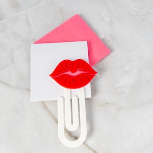 Red Lips Paperclip Bookmark Clip Page Marker Document Organizer Office Accessory Desk item Stationery Piece Reading Aid Paper Holder Plastic