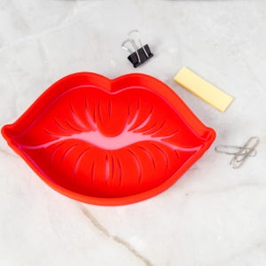 Red Lips Tray Makeup Organizer Dish Holder Desk Accessory Small Trinket Storage Container Modern Bathroom Decor Beauty Room Organization
