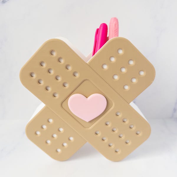 Nurse Desk Organizer Pen Holder Medical Pencil Cup Heart Shaped Accessory Bandage Theme Healthcare Office Workspace Decoration Doctor Gift