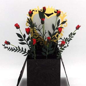 Pop up Luxury gift boxed Anniversary, Birthday Red Rose bouquet handmade exploding box card. Personalizza nome/messaggio GRATIS