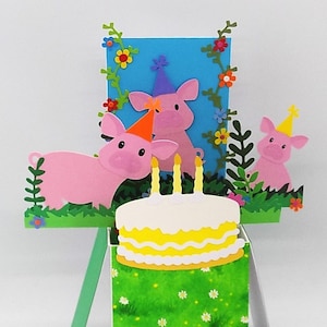Carte pop-up. Carte de boîte d'anniversaire de cochons qui explose. Avec une fête des cochons ! Personnalisation gratuite du nom/du nombre de bougies