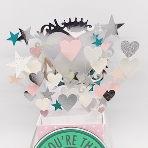 Pop-upkaart voor de verjaardag van de zus, bedankt, enz. Handgemaakte kaart met exploderende doos. Gratis custom personalisatie van naam/bericht