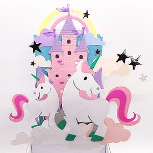 Carte pop-up. Carte boîte qui explose licorne. Avec des paillettes et de la magie. Personnalisation GRATUITE des noms et des messages.