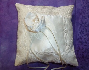 Ring cushion made of pure silk