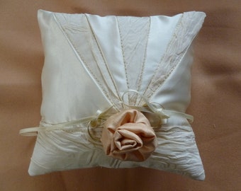 Ring cushion made of pure silk