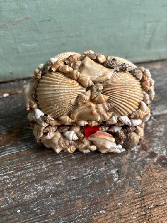 Vintage shell decorated box - image 1