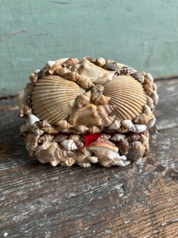 Vintage shell decorated box - image 3