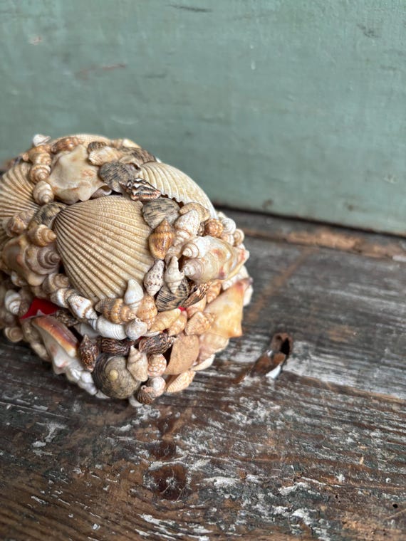 Vintage shell decorated box - image 4