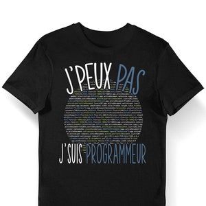 Peut inclure: T-shirt noir avec le texte "J'PEUX PAS J'SUIS PROGRAMMEUR" en bleu et blanc. Le texte "J'PEUX PAS" est entouré d'un cercle de code.