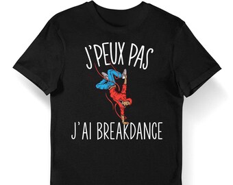 Puede incluir: Camiseta negra con texto blanco que dice "J'PEUX PAS J'AI BREAKDANCE". Una ilustración de dibujos animados de una persona bailando breakdance está sobre el texto.