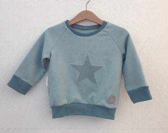 Organic cotton sweater with star application