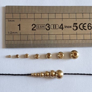 Perline a foro largo in ottone grezzo, 1 mm, 2 mm, 2,5 mm, 3 mm, 4 mm, 5 mm e 6 mm Fornitura per Micro-macramé Perle non tinte immagine 2